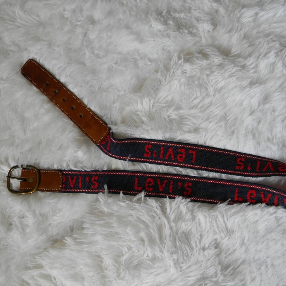 Strechy Levi's Belt